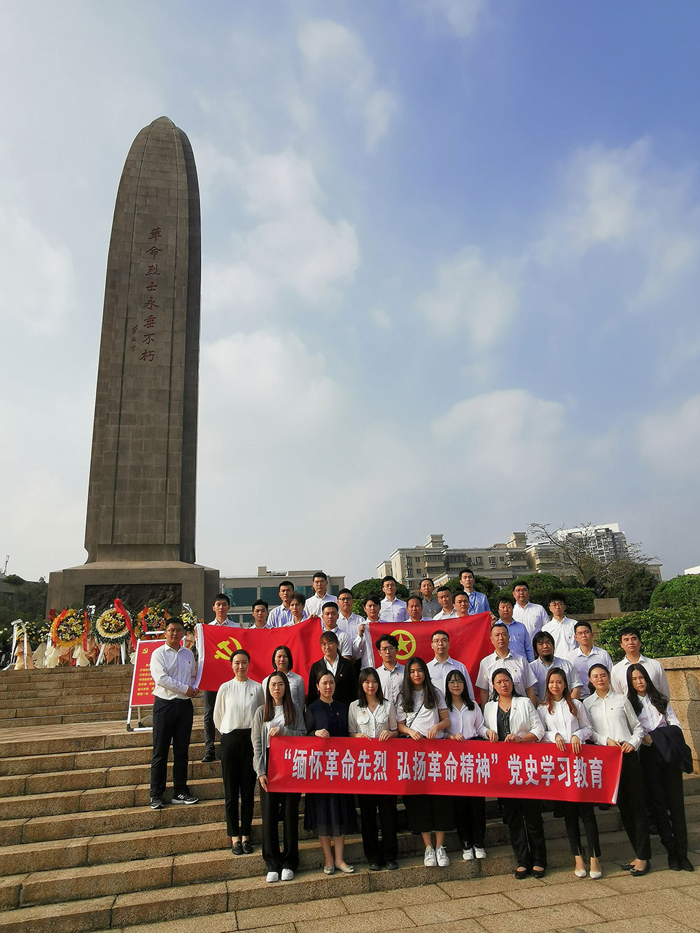 9-深BETWAY必威团委组织下层党员、团青年赴深圳革命义士陵园，开展“思念革命先烈-弘扬革命精神”党史学习教育“清明祭英烈”实地祭扫.jpg